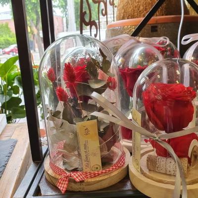 Rose éternelle sous cloche chez hé fleur et moi fleuriste Valenciennes
